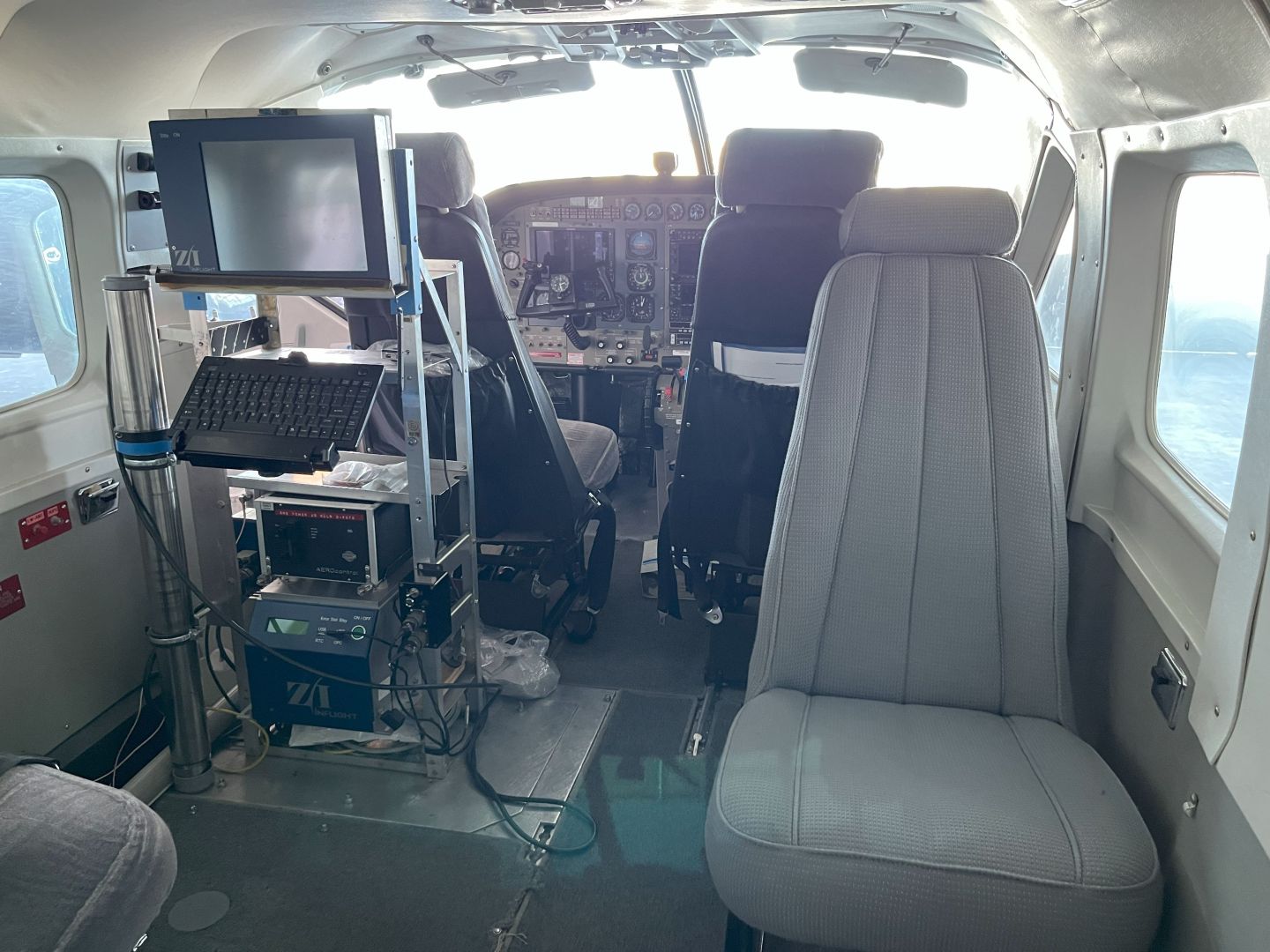 1990 Cessna 208 Caravan, Cargomaster, photo 2
