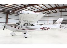 Cessna - 182 Skylane  - T  /  N820BT