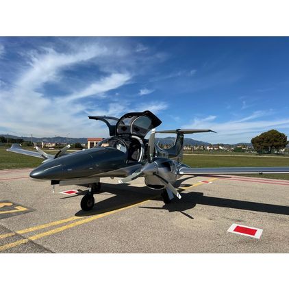 Diamond - DA62 - N23HJ